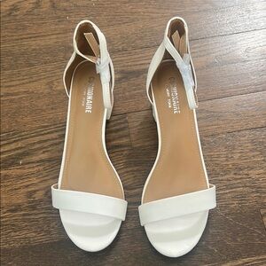 Cushionaire White Heels Elegant Design